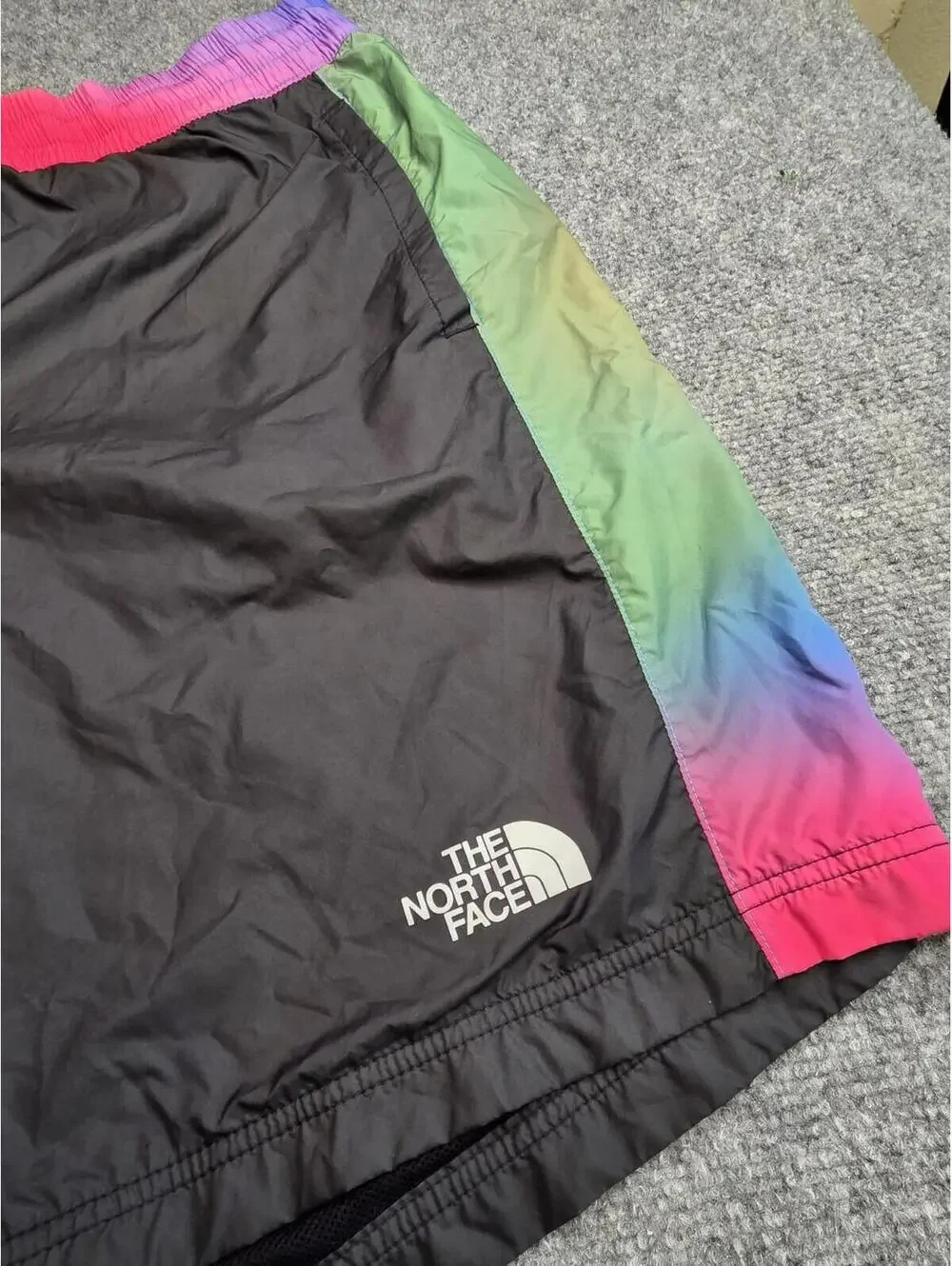 The North Face Hydrenaline Shorts Mens XL Black Rainbow Gradient Wind Shorts
